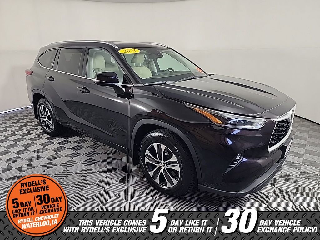 Used 2021 Toyota Highlander XLE image 1
