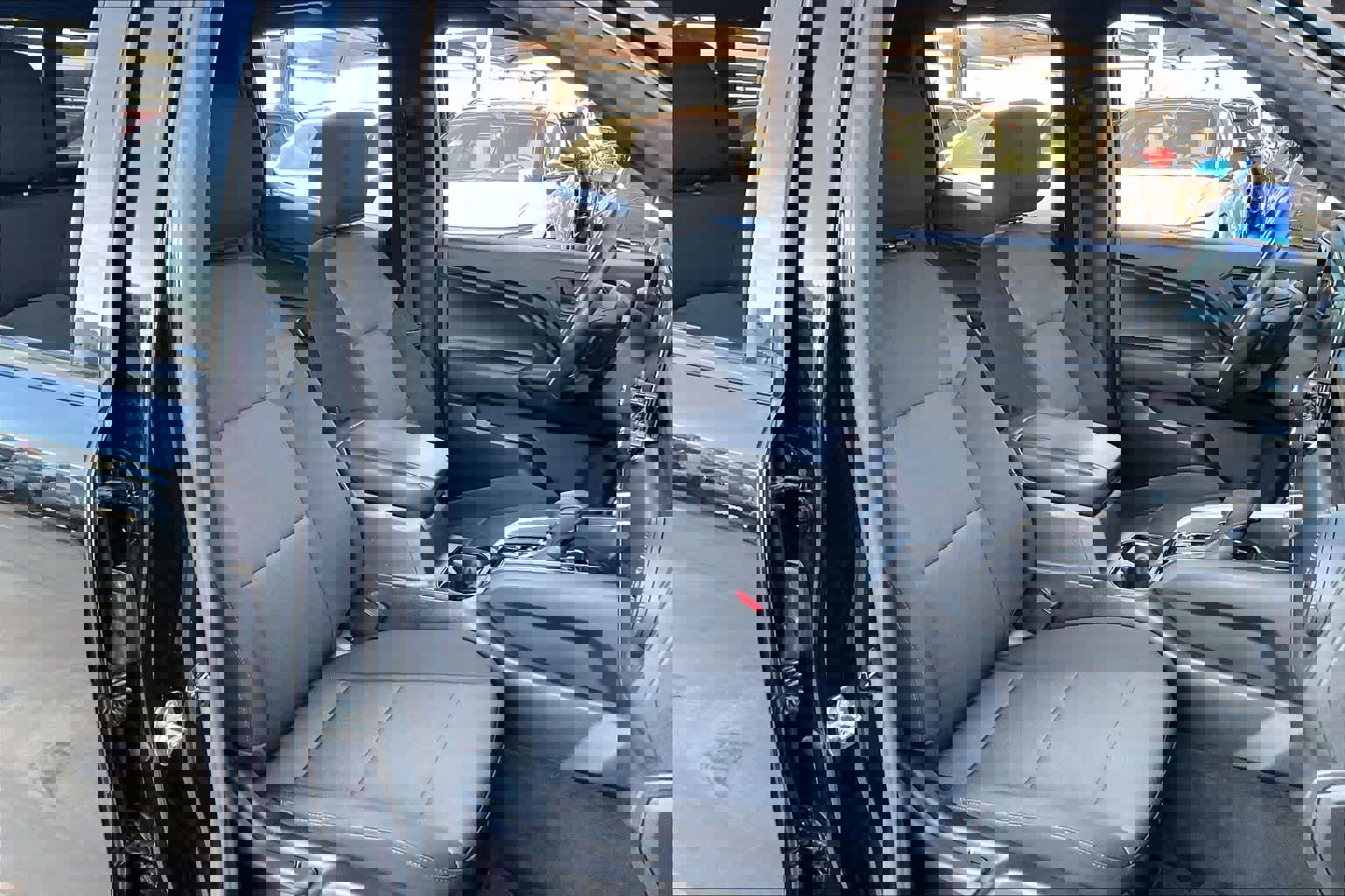 Used 2023 Chevrolet Colorado Trail Boss w/ Technology Package image 10