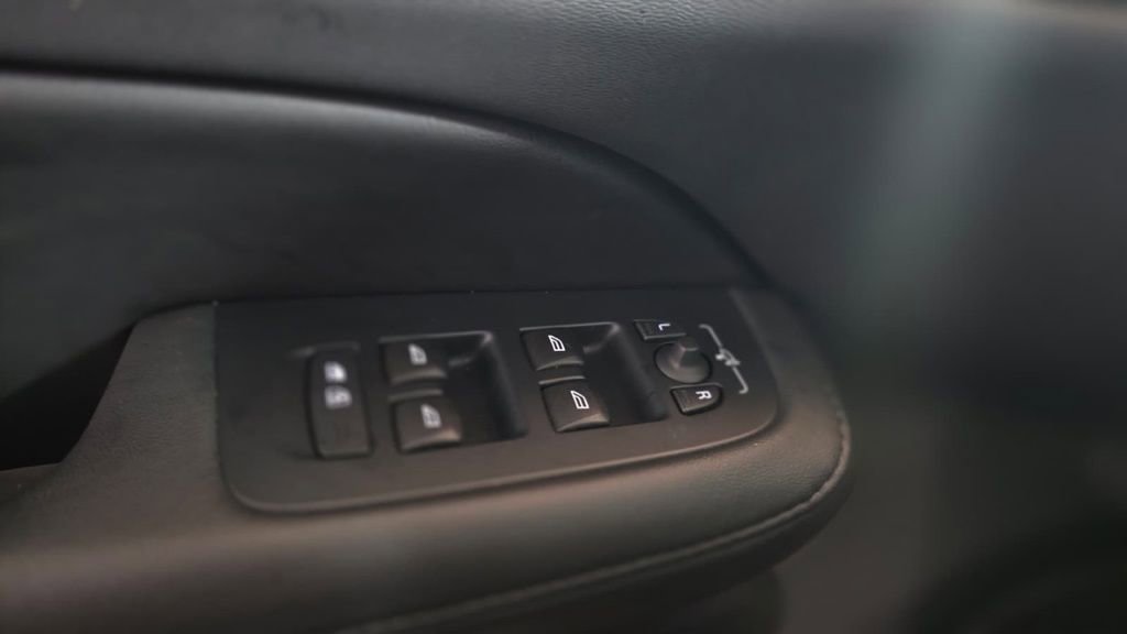 Used 2025 Volvo V60 B5 Cross Country Plus image 24
