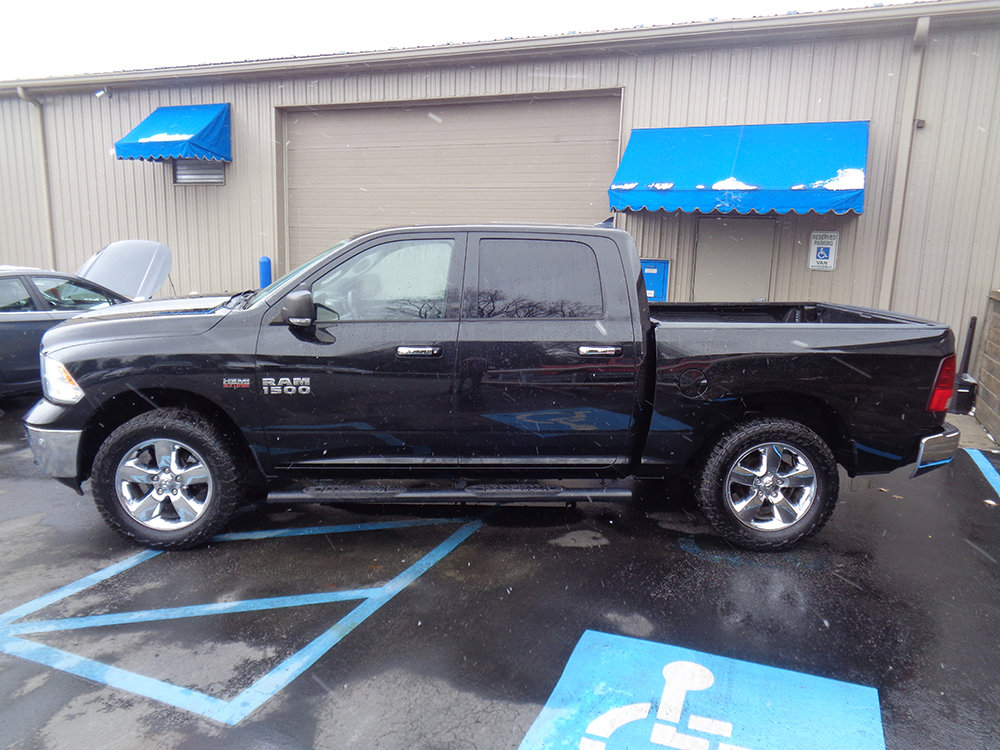 Used 2016 RAM 1500 SLT AWD/4WD image 9