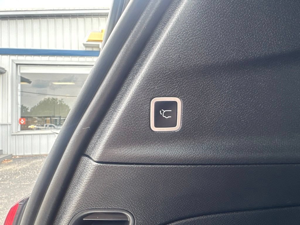 Used 2025 Chrysler Pacifica Limited FWD image 18