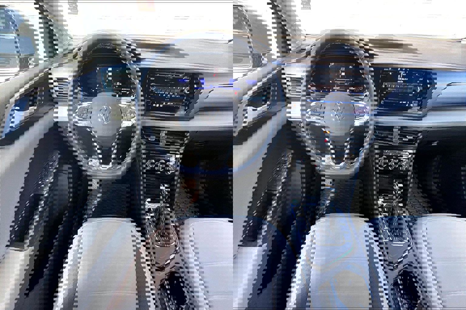 Certified 2023 Volkswagen Taos SE w/ Black Wheel Package image 4