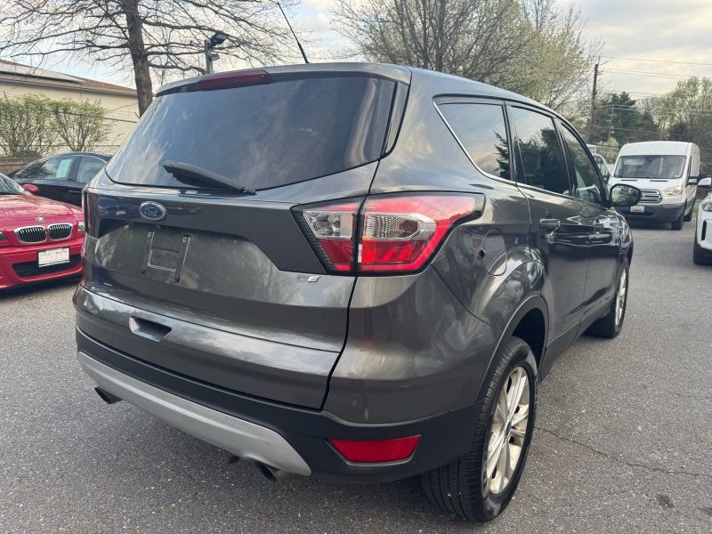 Used 2017 Ford Escape SE FWD image 7