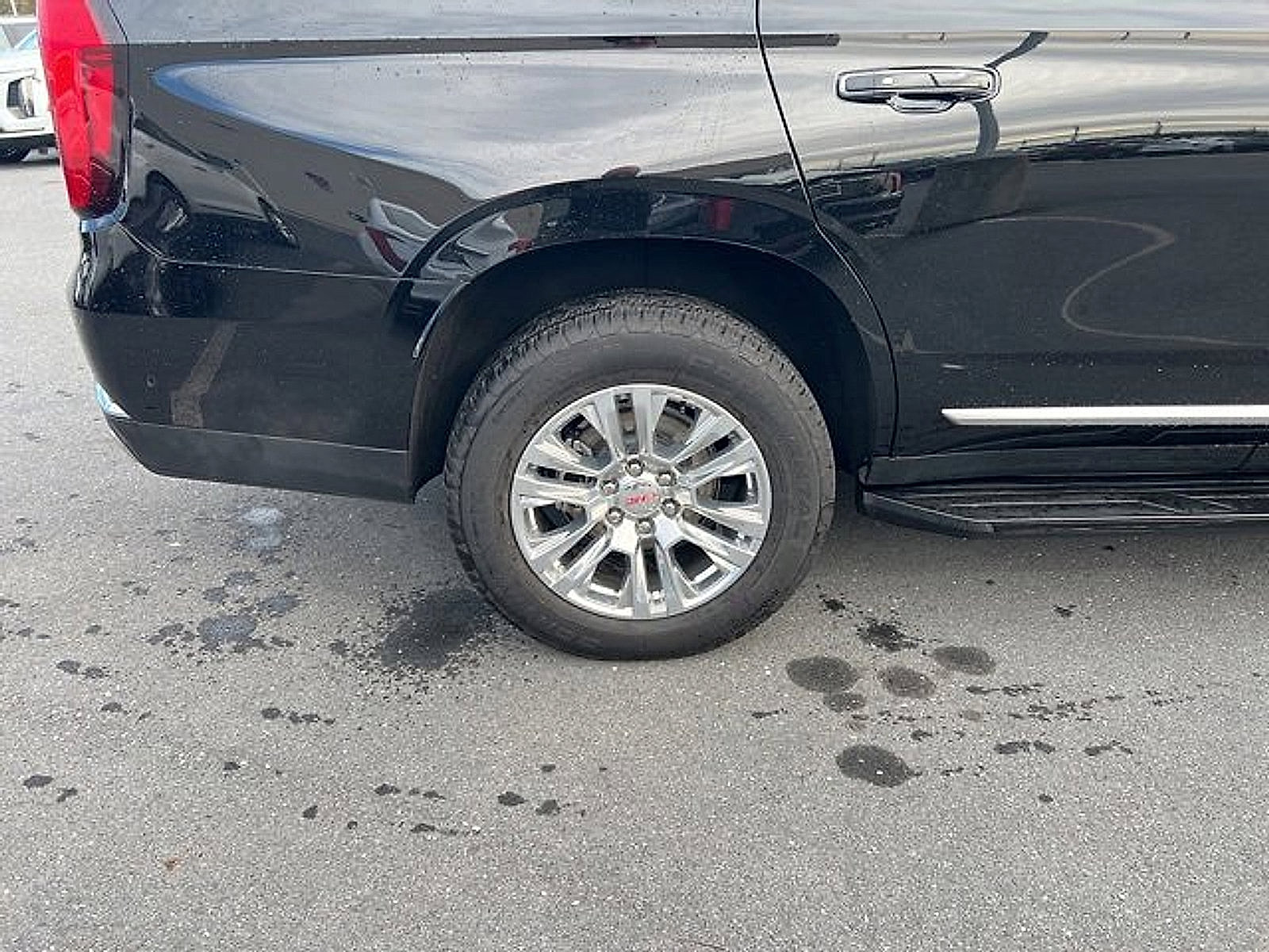 Certified 2025 GMC Yukon Denali image 33