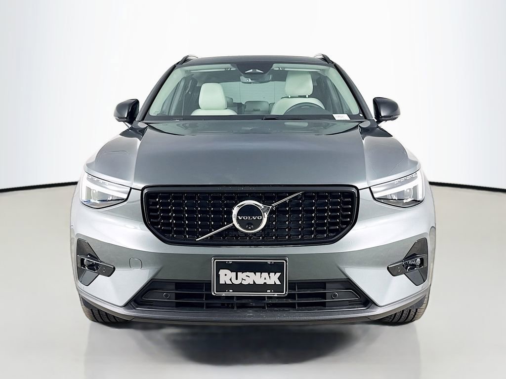 Used 2026 Volvo XC40 B5 Plus w/ Protection Package Premier image 2