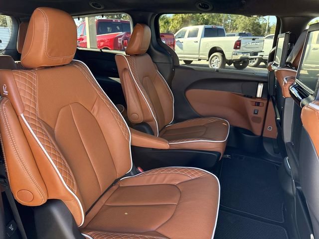 New 2026 Chrysler Pacifica Pinnacle FWD image 18