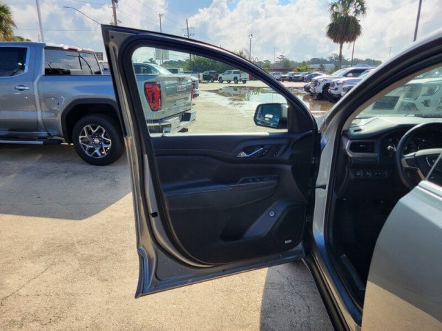 Used 2023 GMC Acadia Denali w/ Denali Ultimate Package image 12