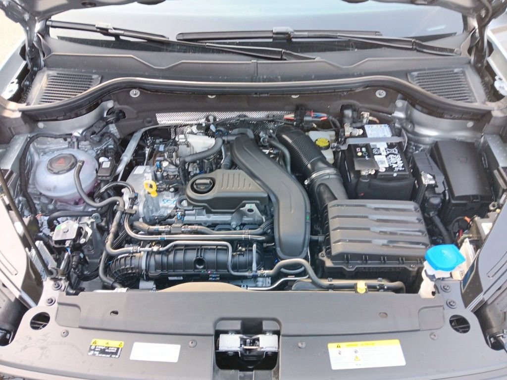 Used 2025 Volkswagen Taos SE image 19