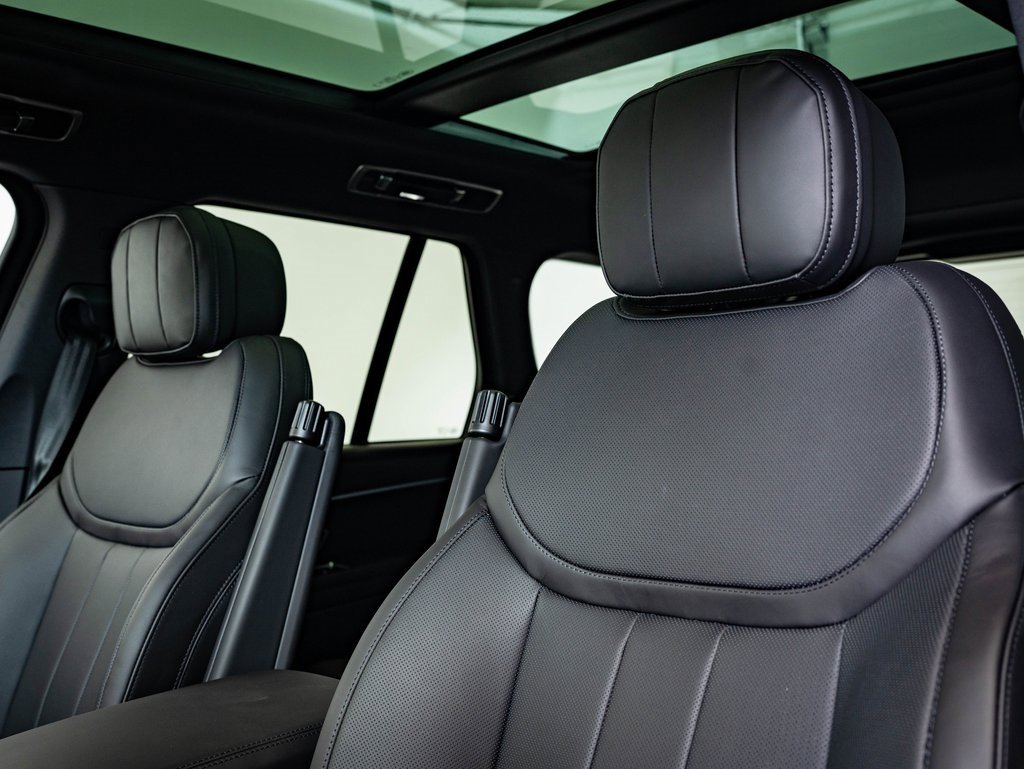 New 2025 Land Rover Range Rover SE image 22