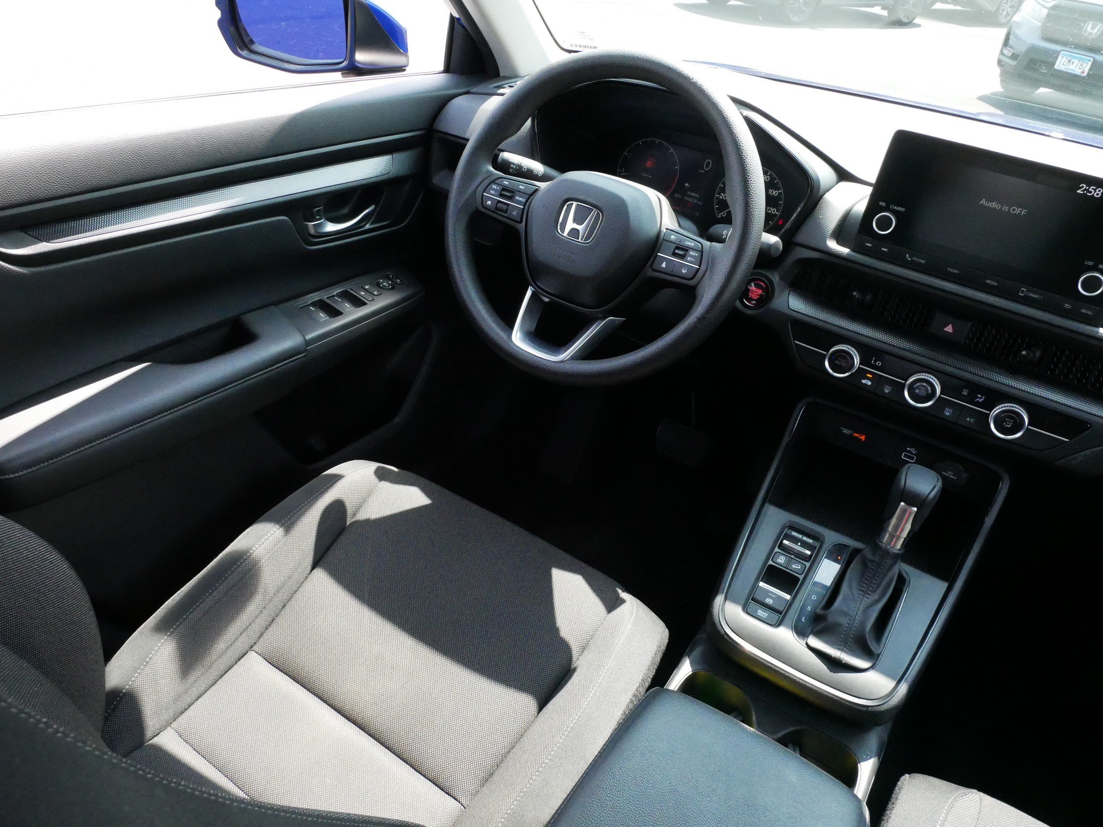 Used 2023 Honda CR-V LX image 9