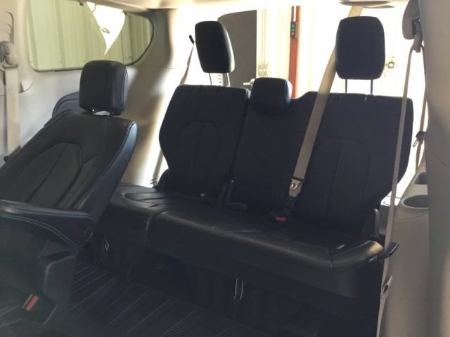 Used 2021 Chrysler Pacifica Touring-L FWD image 37