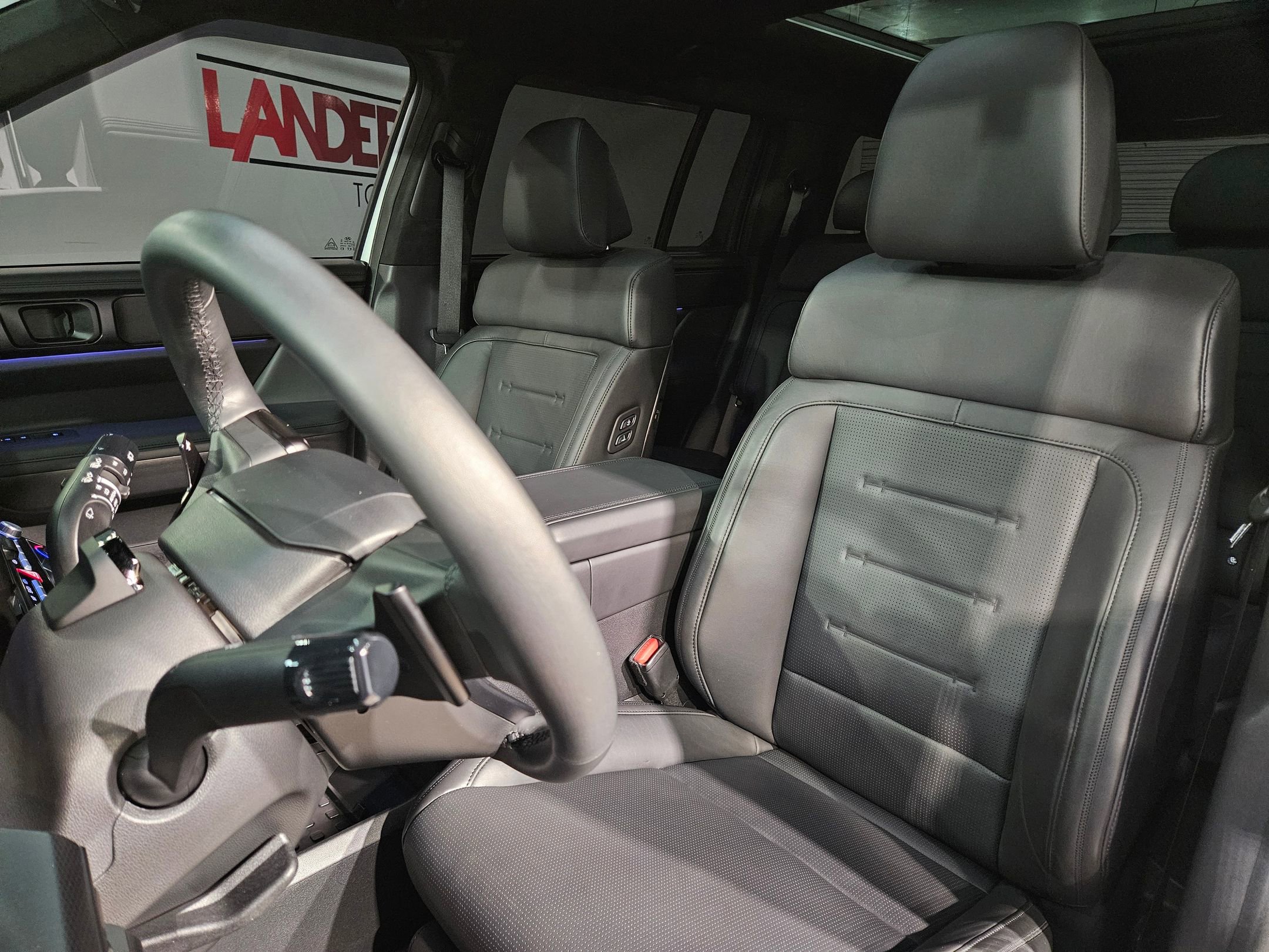 Used 2025 Hyundai Santa Fe Calligraphy image 25