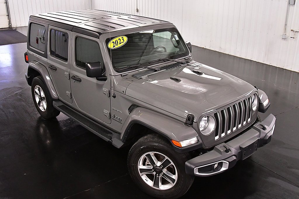 Used 2023 Jeep Wrangler Sahara image 11