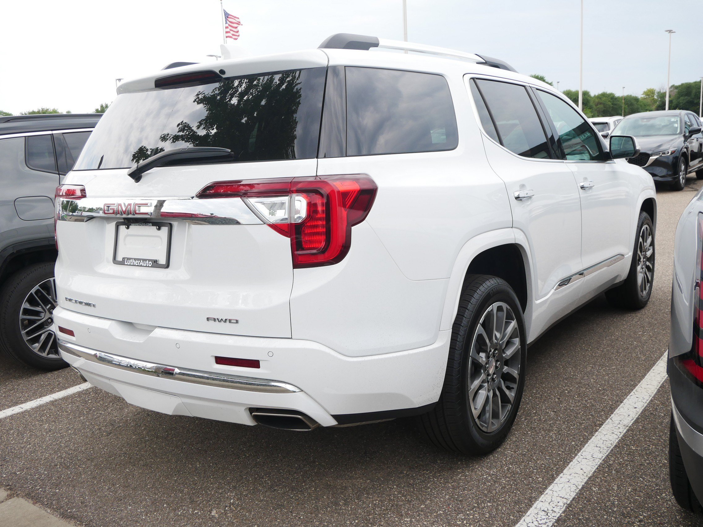 Used 2023 GMC Acadia Denali w/ Denali Ultimate Package AWD/4WD image 6