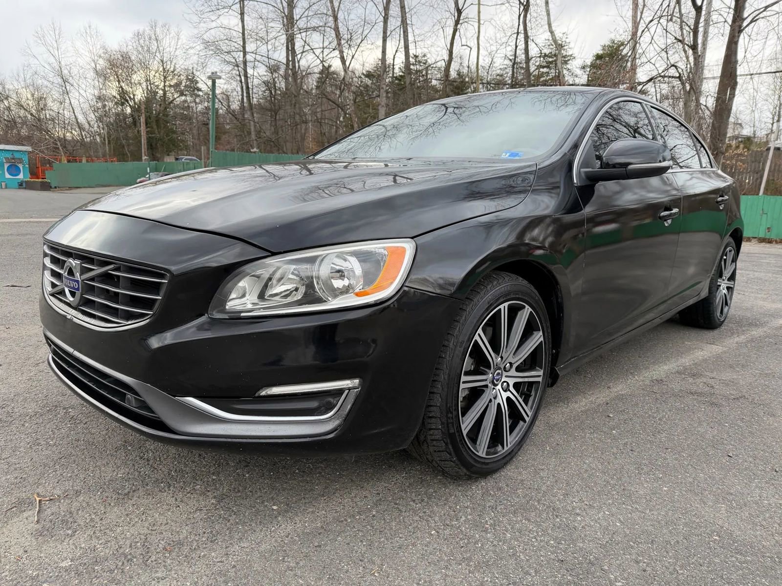 Used 2017 Volvo S60 T5 Inscription image 1