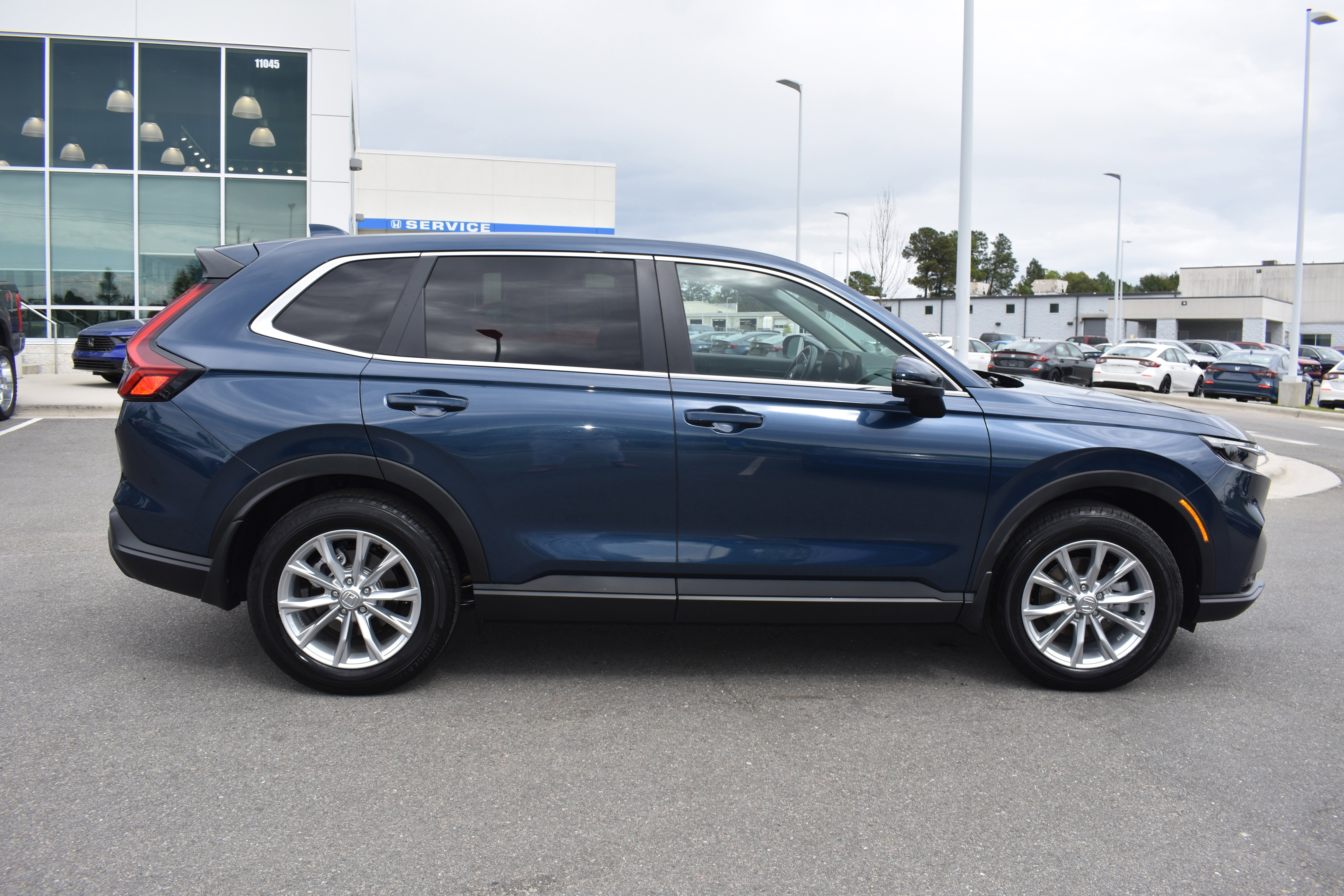 Used 2024 Honda CR-V EX-L image 10