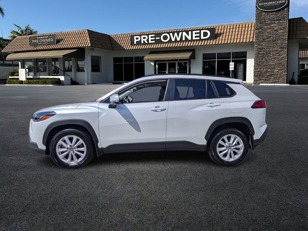 Used 2024 Toyota Corolla Cross LE w/ Moonroof Package image 4