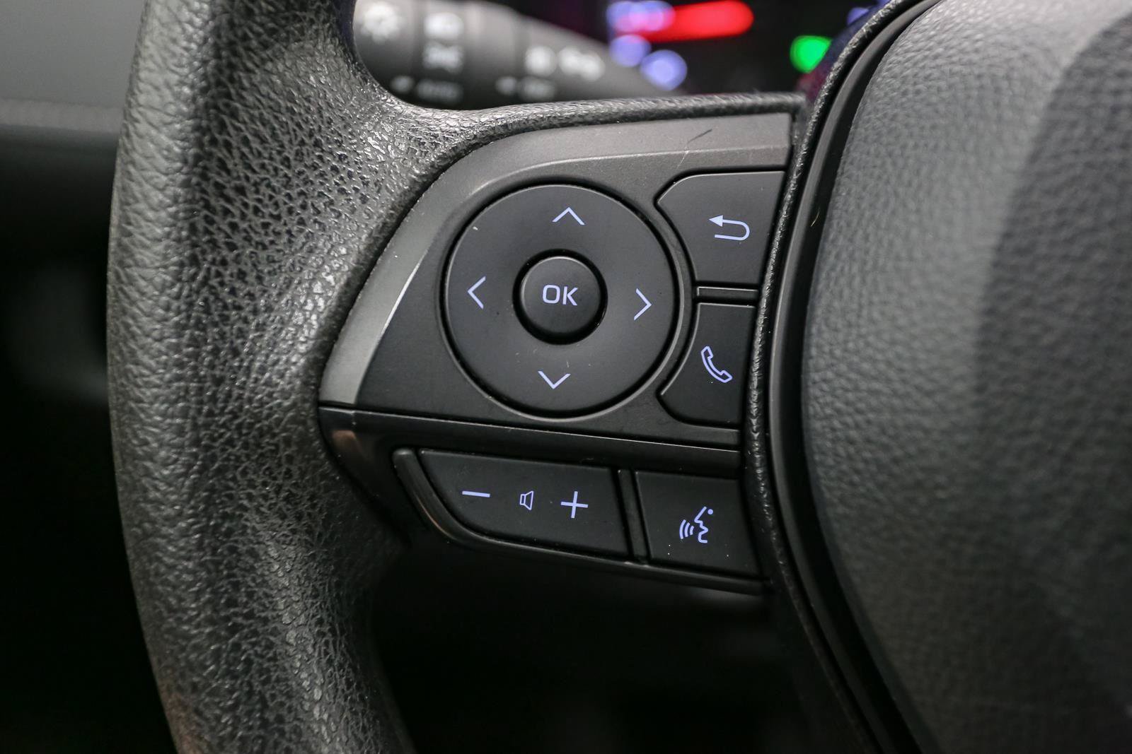 Used 2020 Toyota RAV4 XLE AWD/4WD image 32