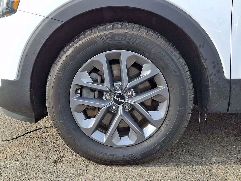 Used 2024 Kia Telluride LX image 8