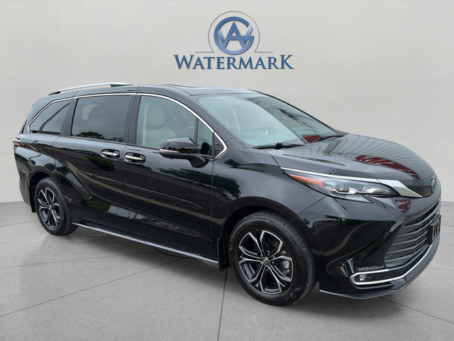 Used 2025 Toyota Sienna Platinum AWD/4WD image 7