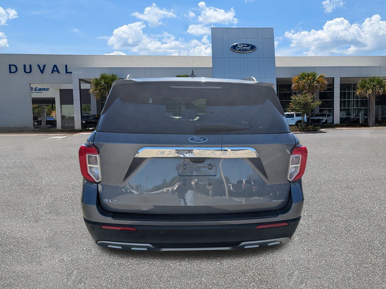 Used 2022 Ford Explorer XLT w/ Equipment Group 202A image 5