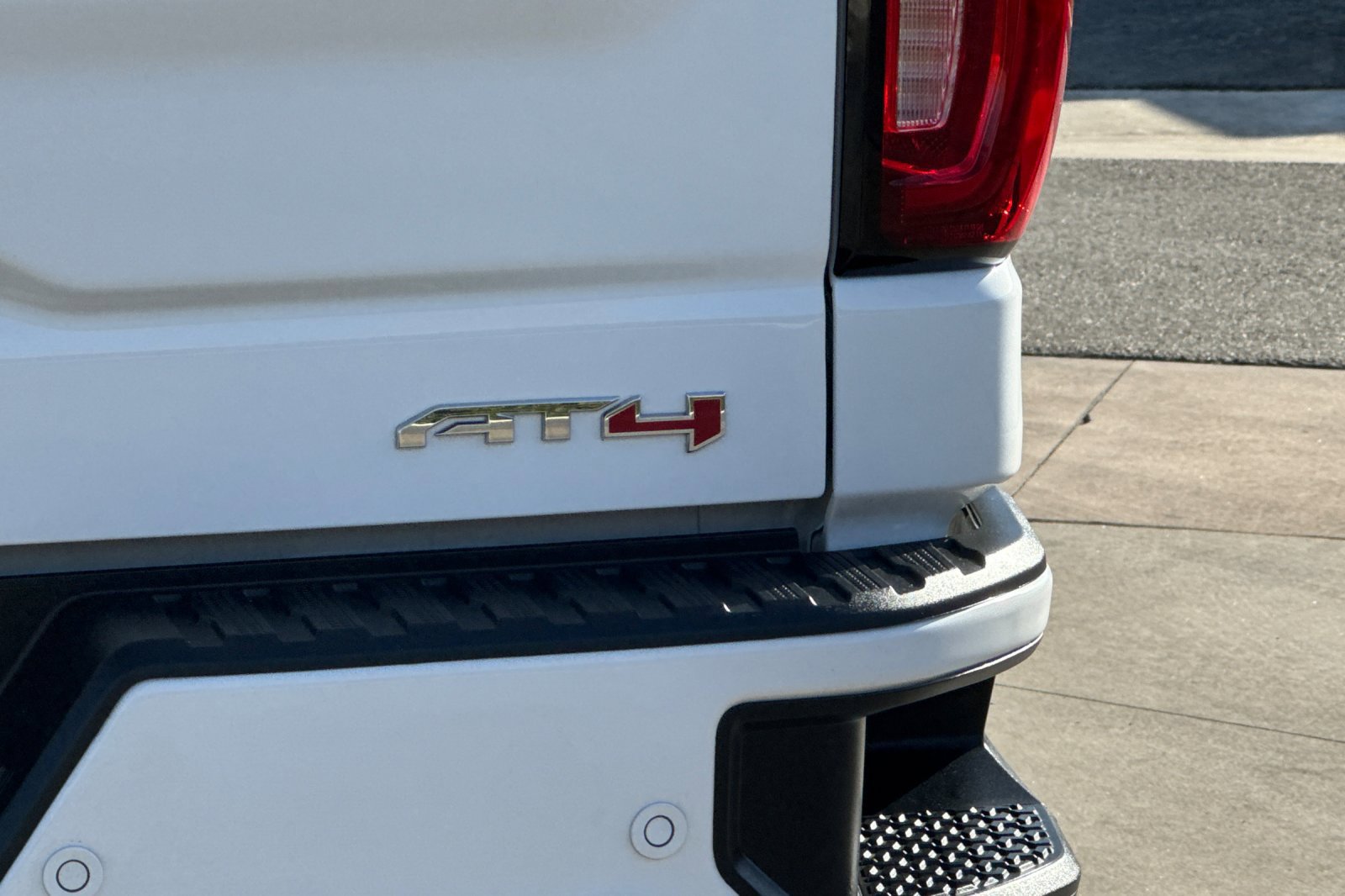 Certified 2024 GMC Sierra 1500 AT4 w/ Technology Package AWD/4WD image 27