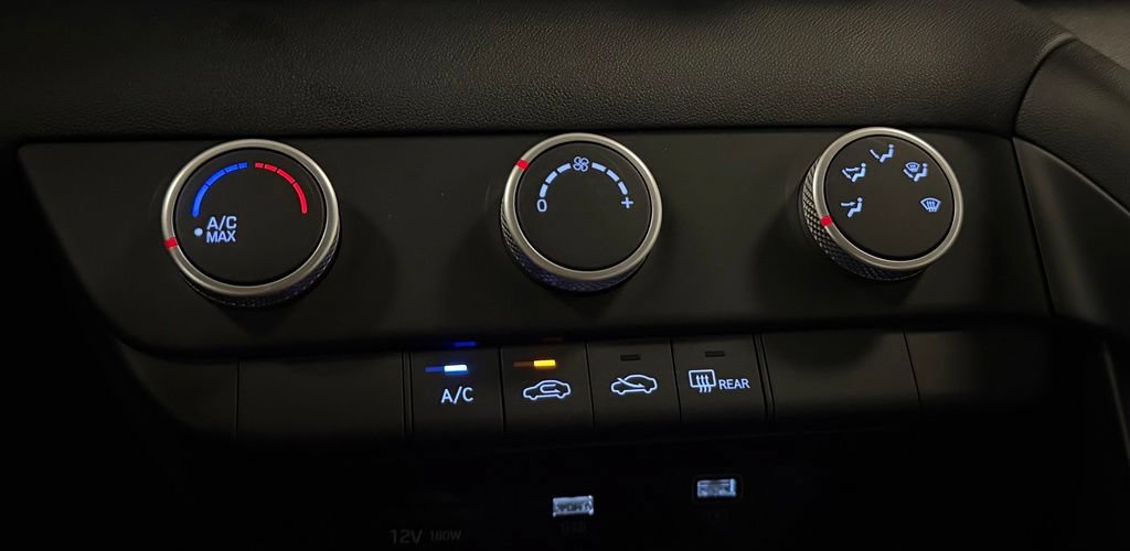 Certified 2023 Hyundai Elantra SE FWD image 20