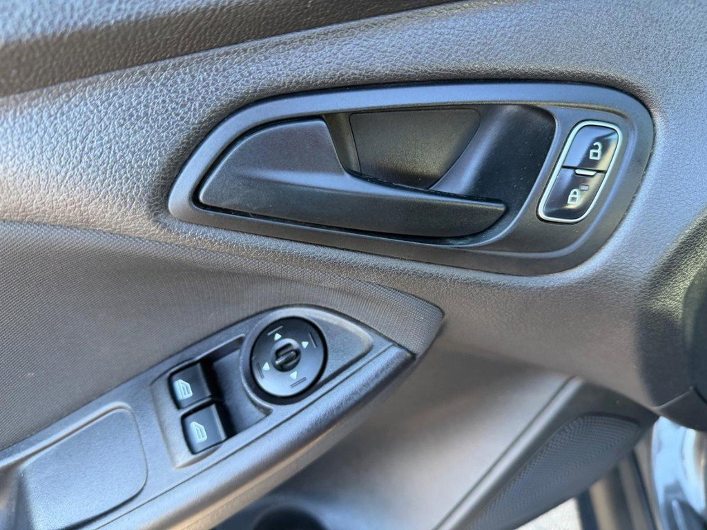 Used 2015 Ford Focus S image 30