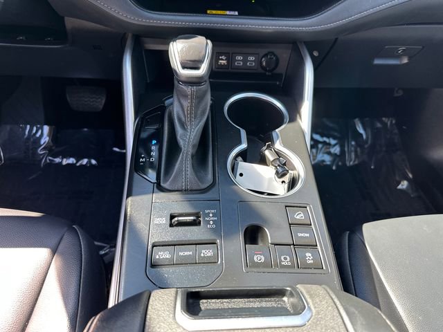 Used 2024 Toyota Highlander XLE AWD/4WD image 25