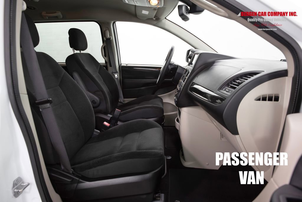 Used 2018 Dodge Grand Caravan SE w/ UConnect Hands-Free Group FWD image 17