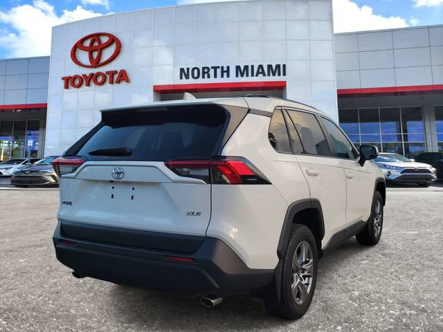 Used 2024 Toyota RAV4 XLE FWD image 4