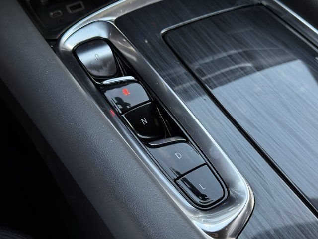 Used 2022 Buick Enclave Essence FWD image 21