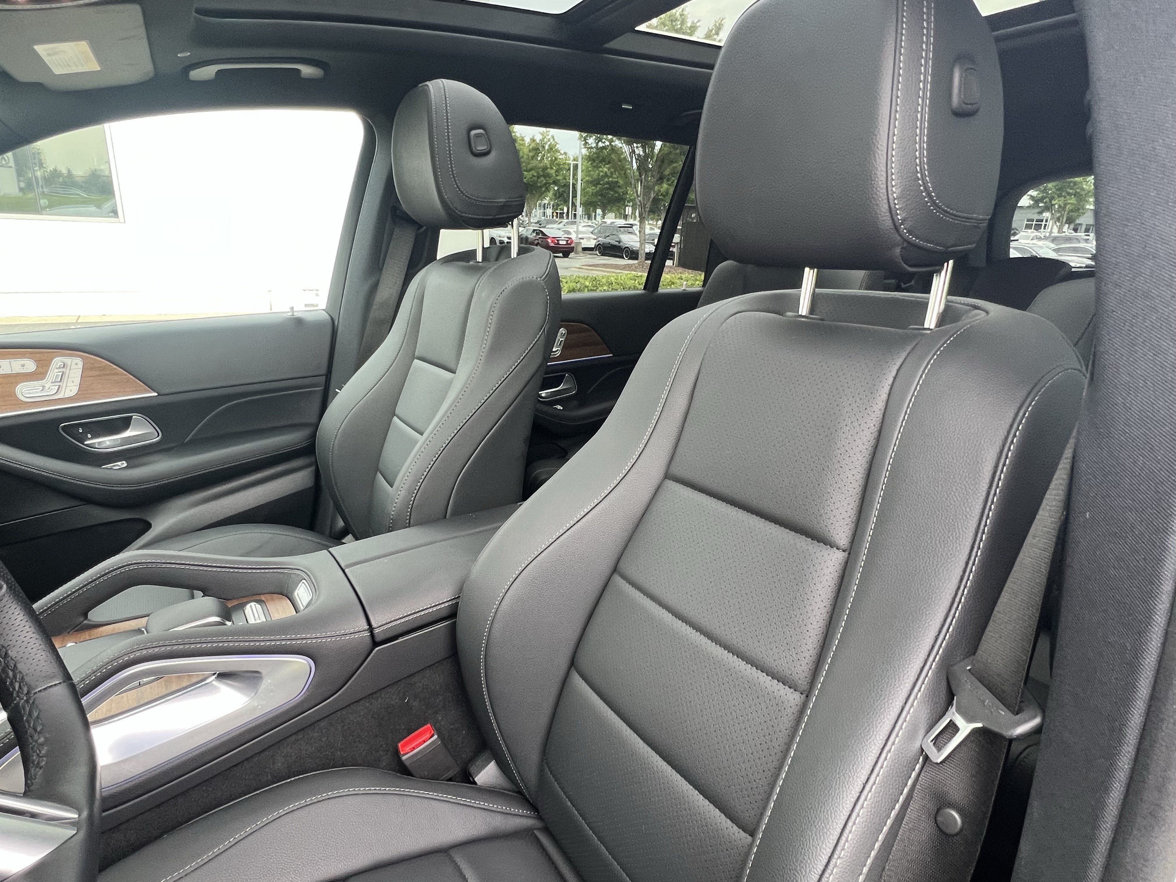 Used 2025 Mercedes-Benz GLS 450 4MATIC w/ AMG Line Exterior image 17