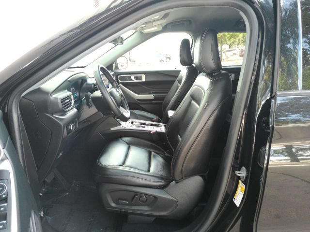 Used 2023 Ford Explorer XLT w/ Equipment Group 202A RWD image 16