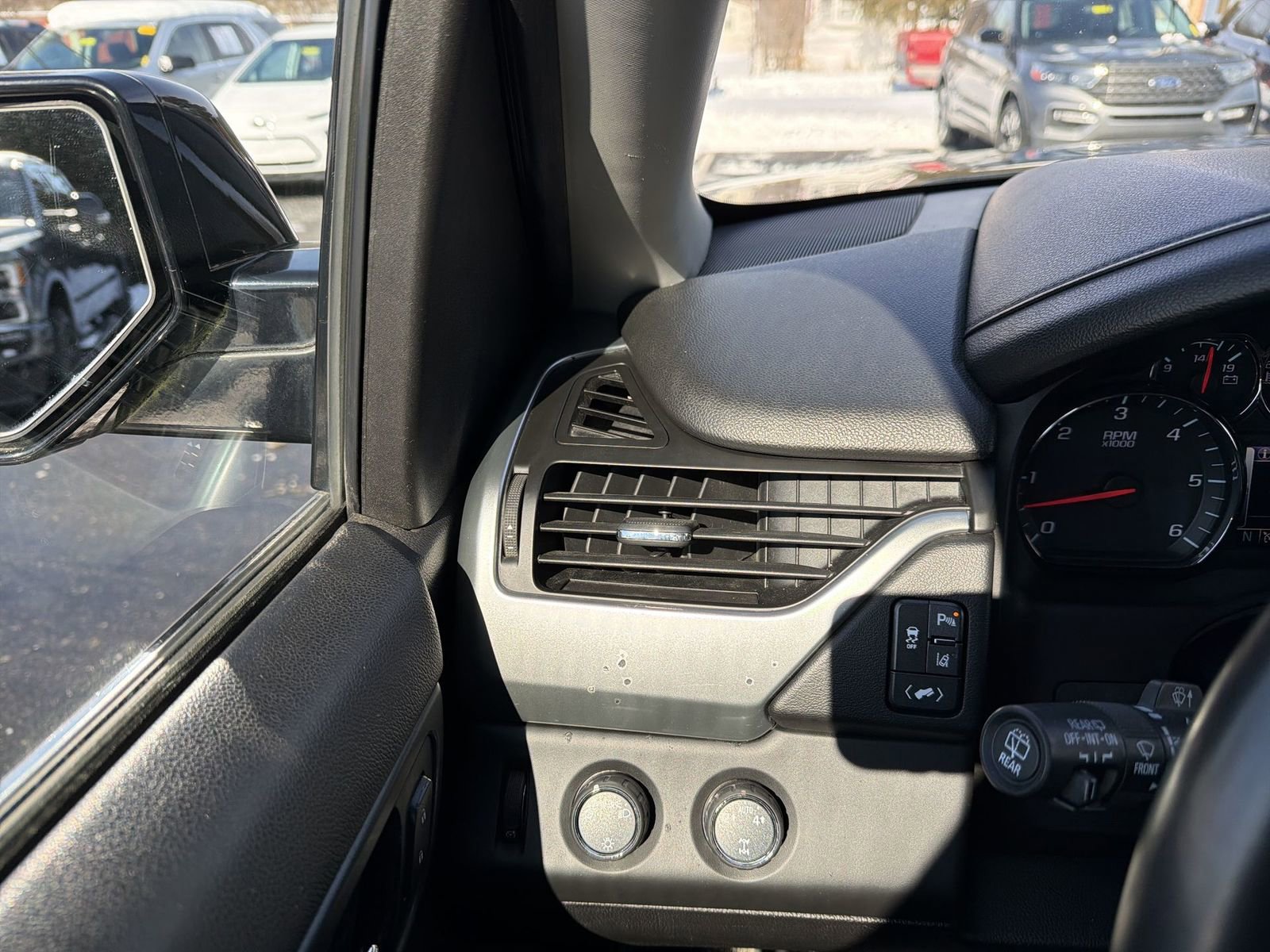 Used 2015 Chevrolet Suburban LT AWD/4WD image 16