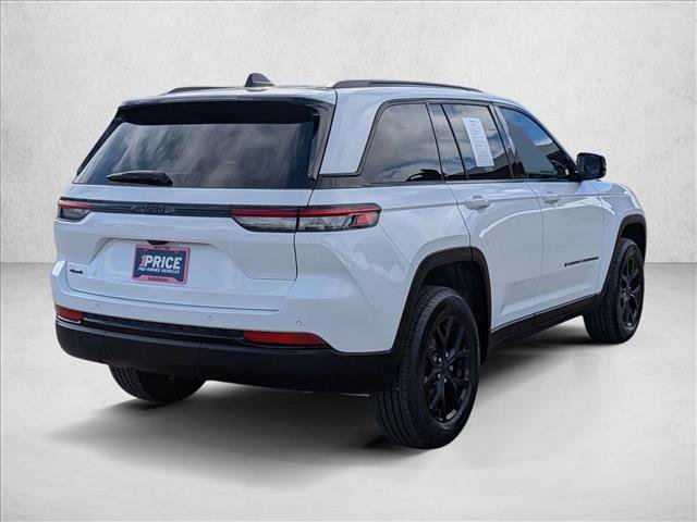 Used 2025 Jeep Grand Cherokee Altitude image 5