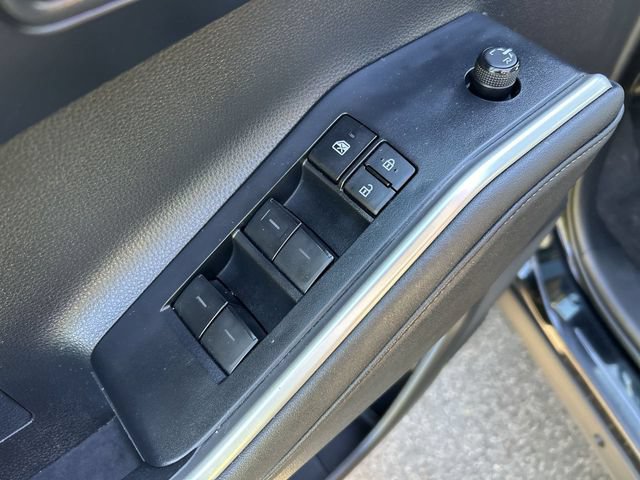 Used 2023 Toyota Highlander XLE AWD/4WD image 16