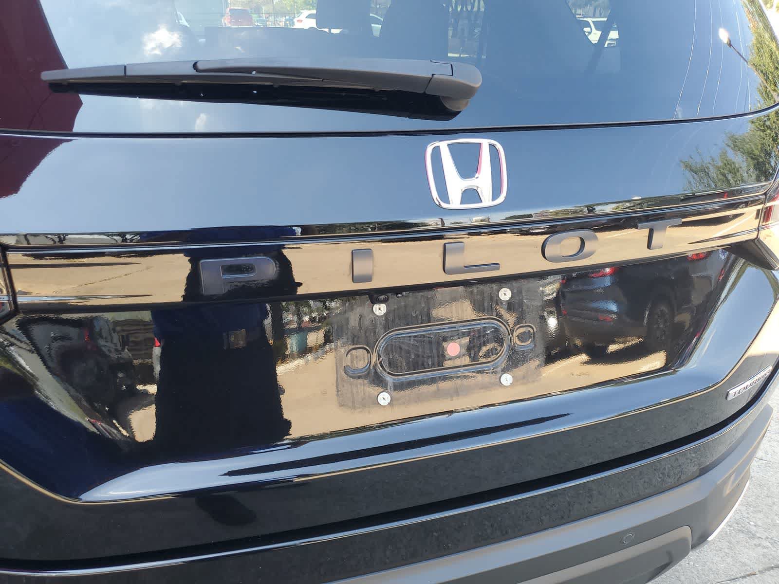 Used 2023 Honda Pilot Touring image 10