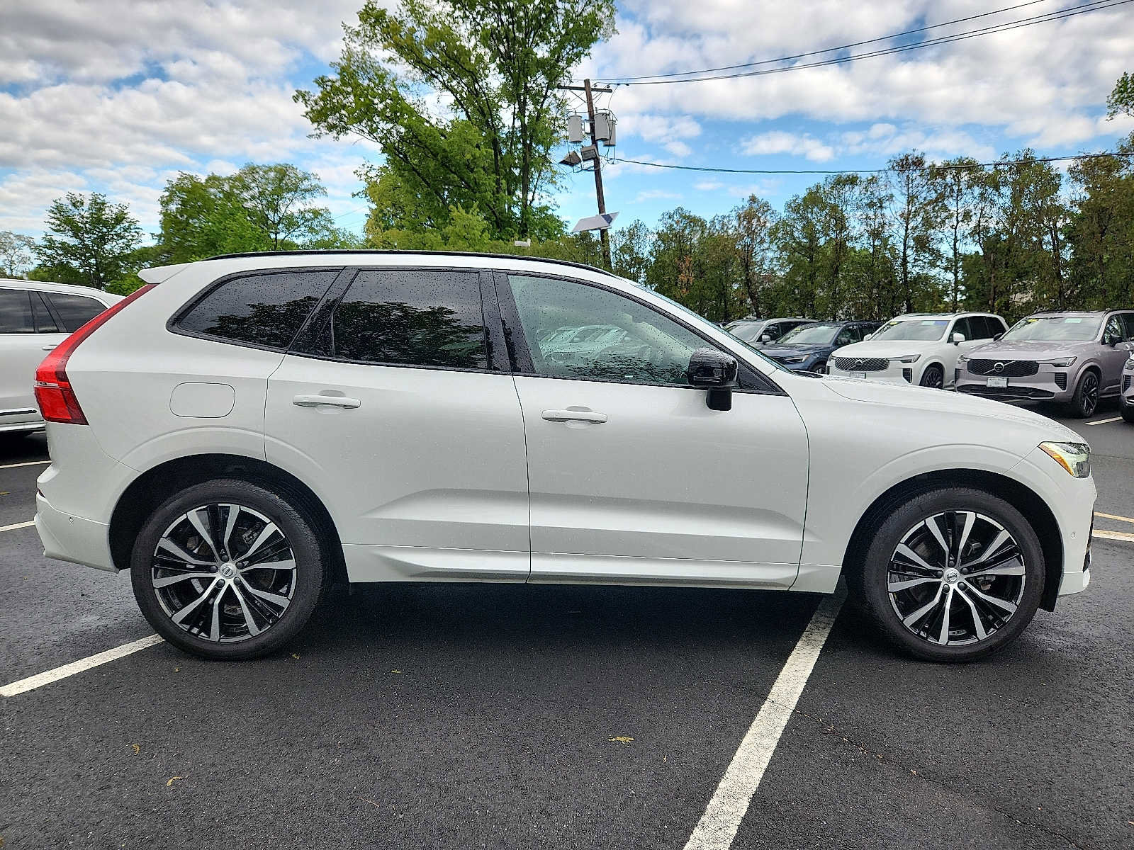 Certified 2024 Volvo XC60 B5 Plus w/ Protection Package Premier AWD/4WD image 7