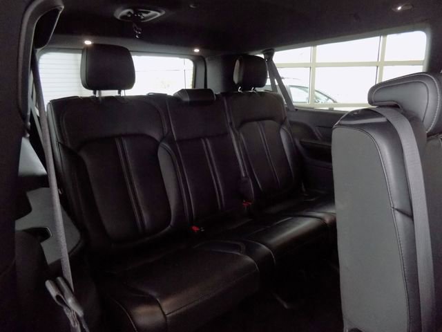 Certified 2024 Jeep Wagoneer L Series II image 30