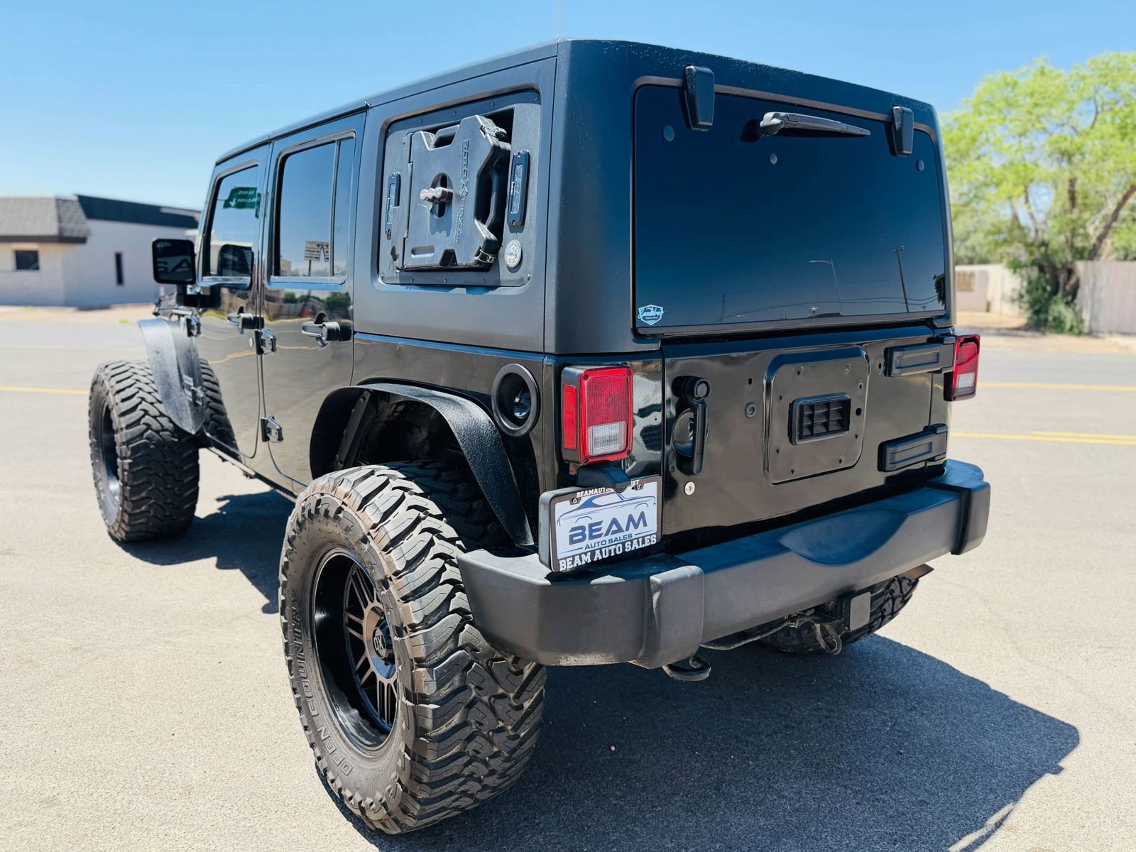 Used 2017 Jeep Wrangler Unlimited Sport w/ Connectivity Group AWD/4WD image 7