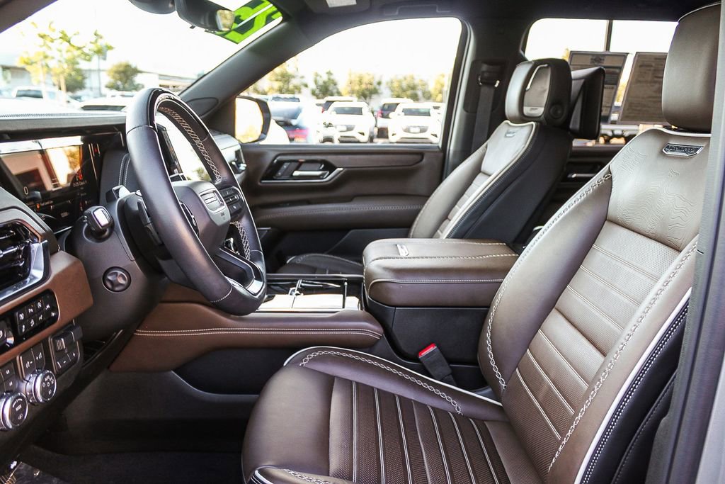 Used 2025 GMC Yukon XL Denali Ultimate w/ LPO, Floor Liner Package image 22