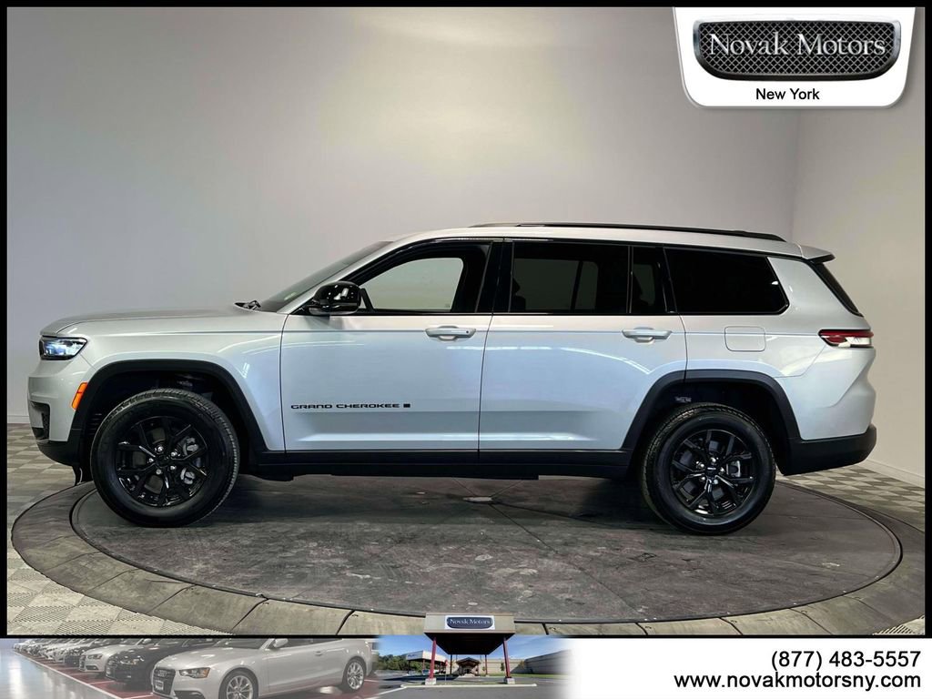 Used 2024 Jeep Grand Cherokee L Altitude image 5