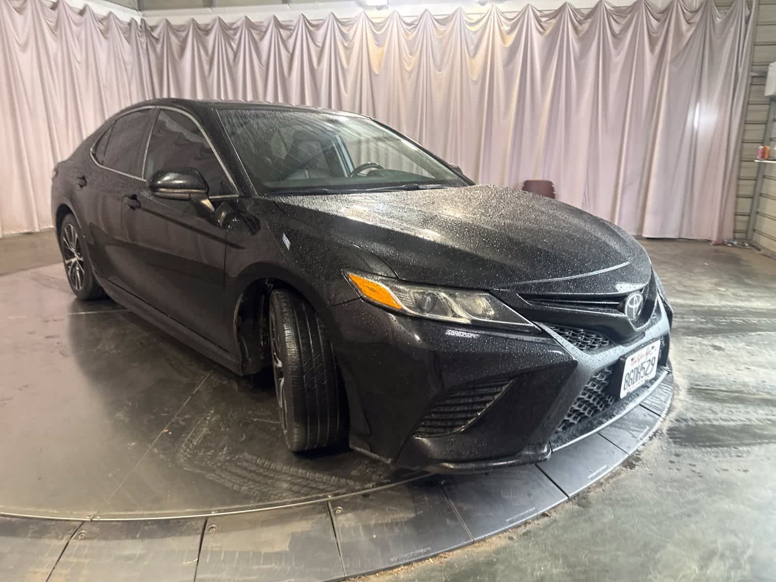 Used 2018 Toyota Camry SE FWD image 3