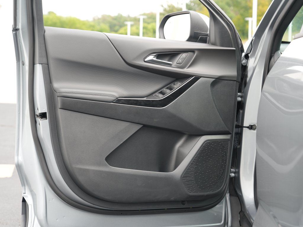 New 2027 Chevrolet Equinox LT w/ LPO, Floor Liner Package AWD/4WD image 10