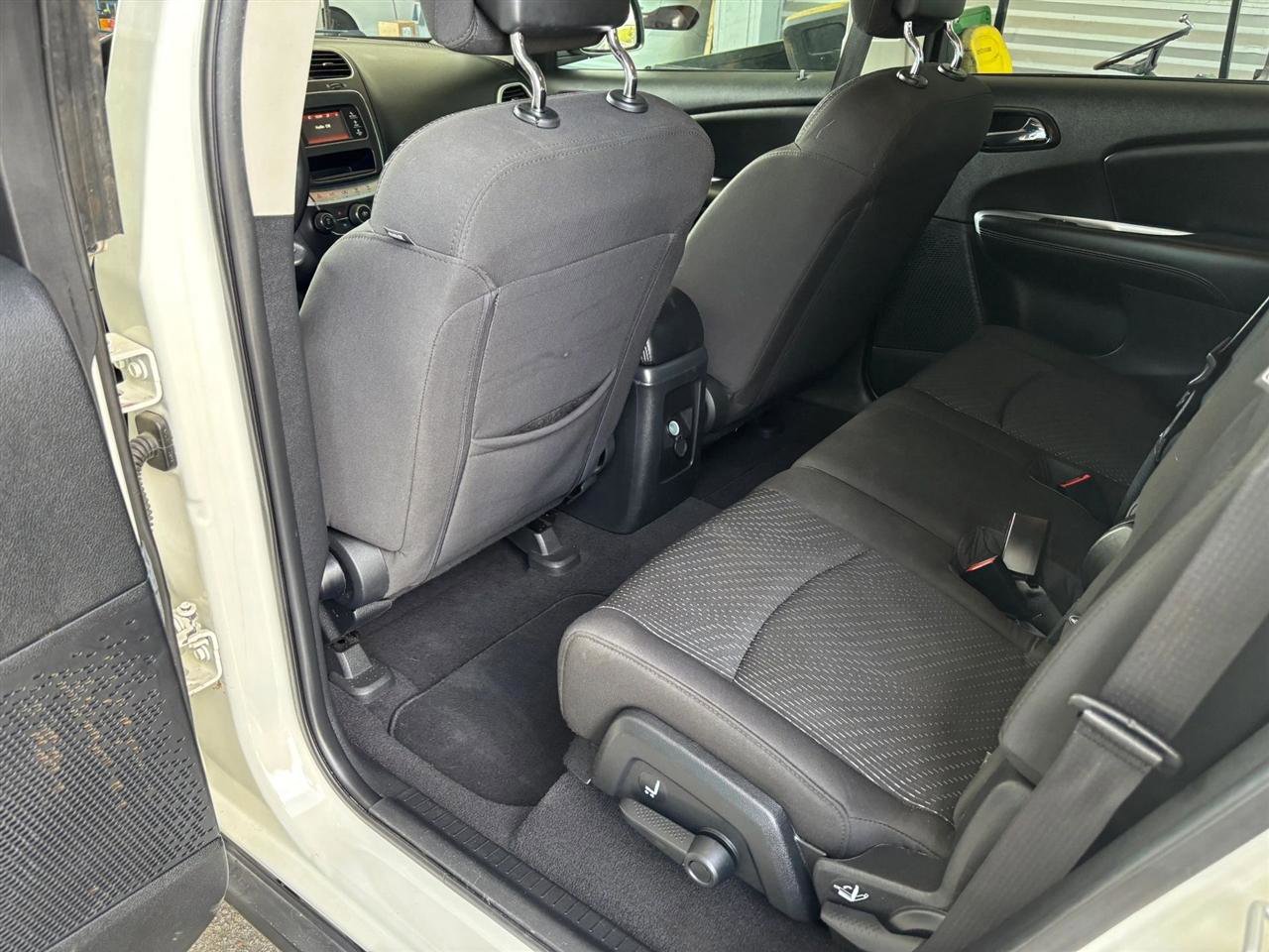 Used 2018 Dodge Journey SE w/ Popular Equipment Group FWD image 11