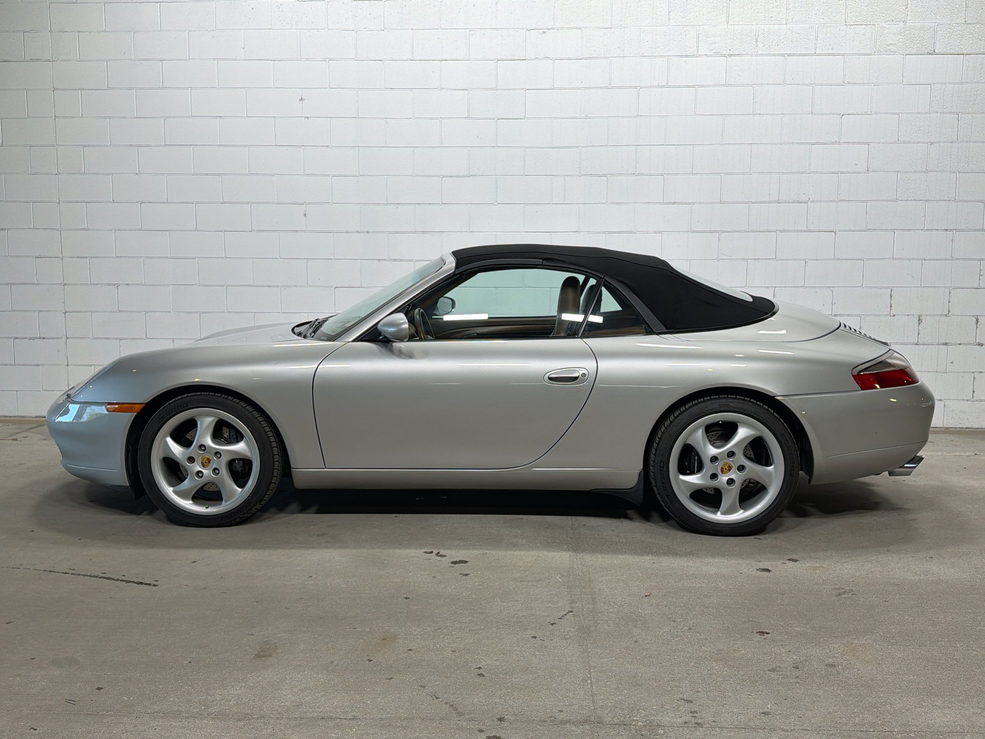 Used 2001 Porsche 911 Carrera RWD image 2