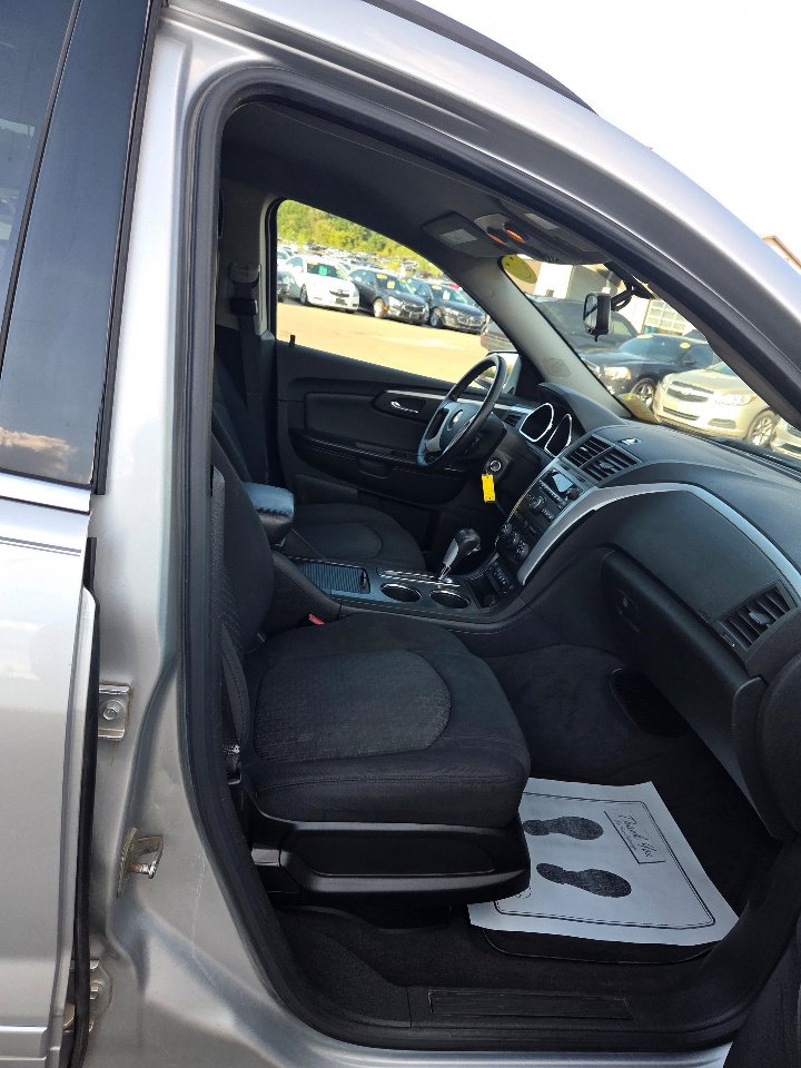 Used 2011 Chevrolet Traverse LT w/ Personal Connectivity Package image 15