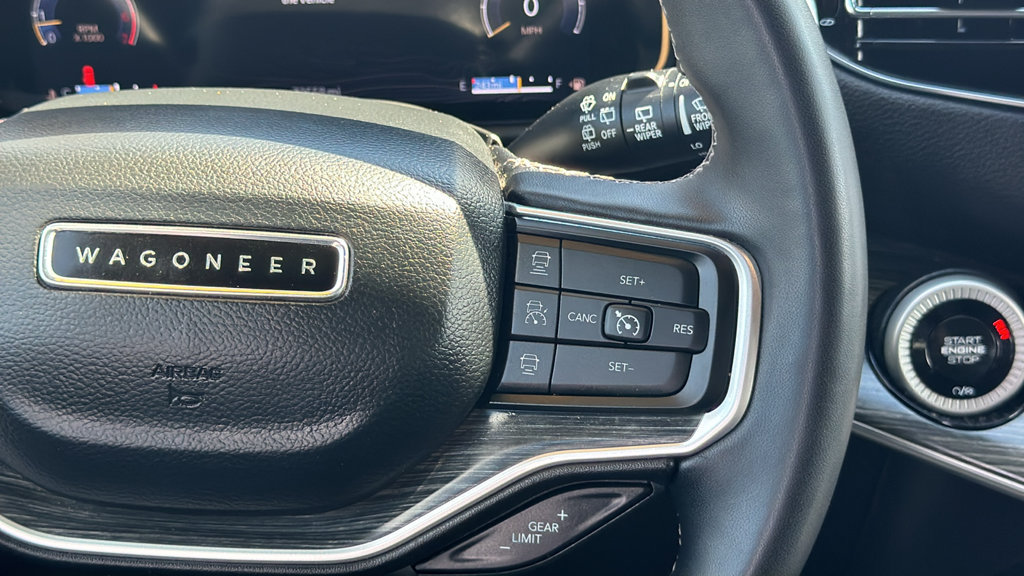 Used 2024 Jeep Wagoneer L Series II RWD image 31