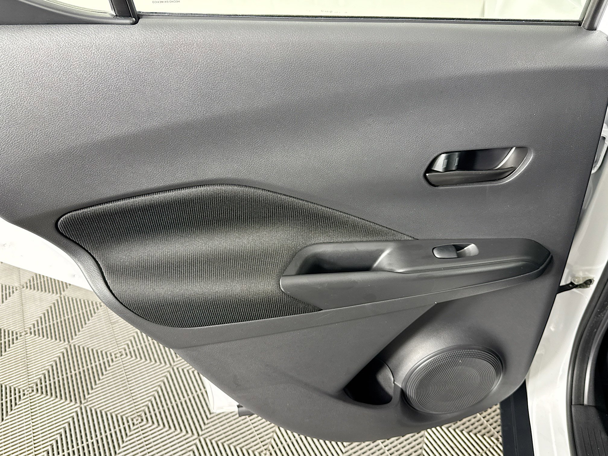 Used 2022 Nissan Kicks S image 25